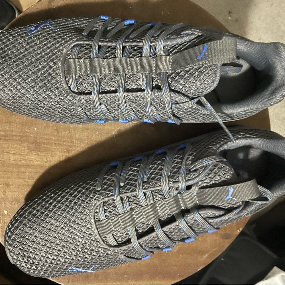 Puma sneakers. Size 10 mens